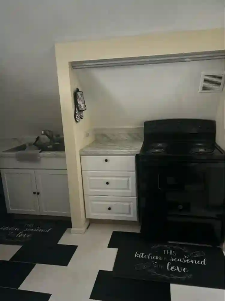 Cozy furnished room for rent