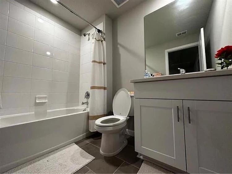 Looking for a Roommate
