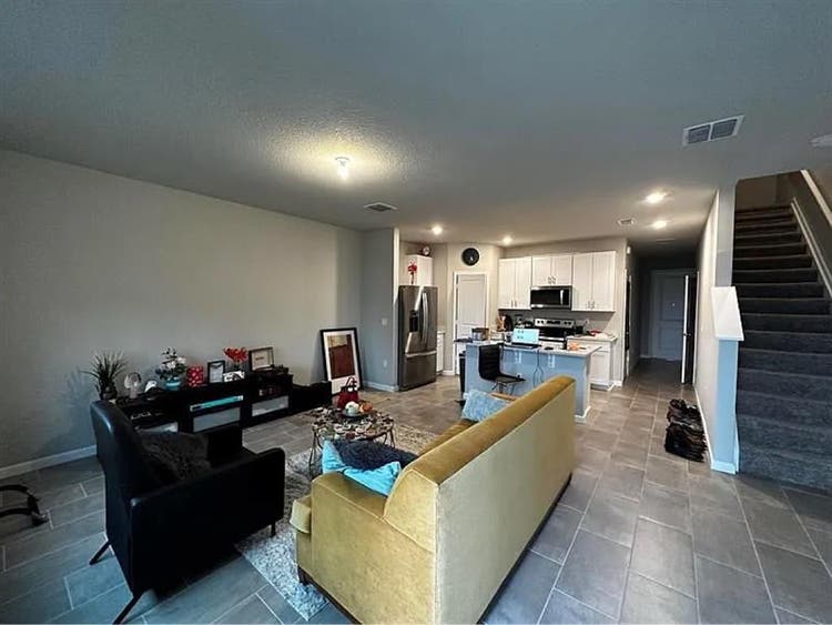 Looking for a Roommate