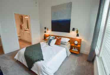 Room w/ private bathroom and closet