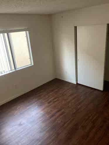 1 bedroom shared bath w 1 other
