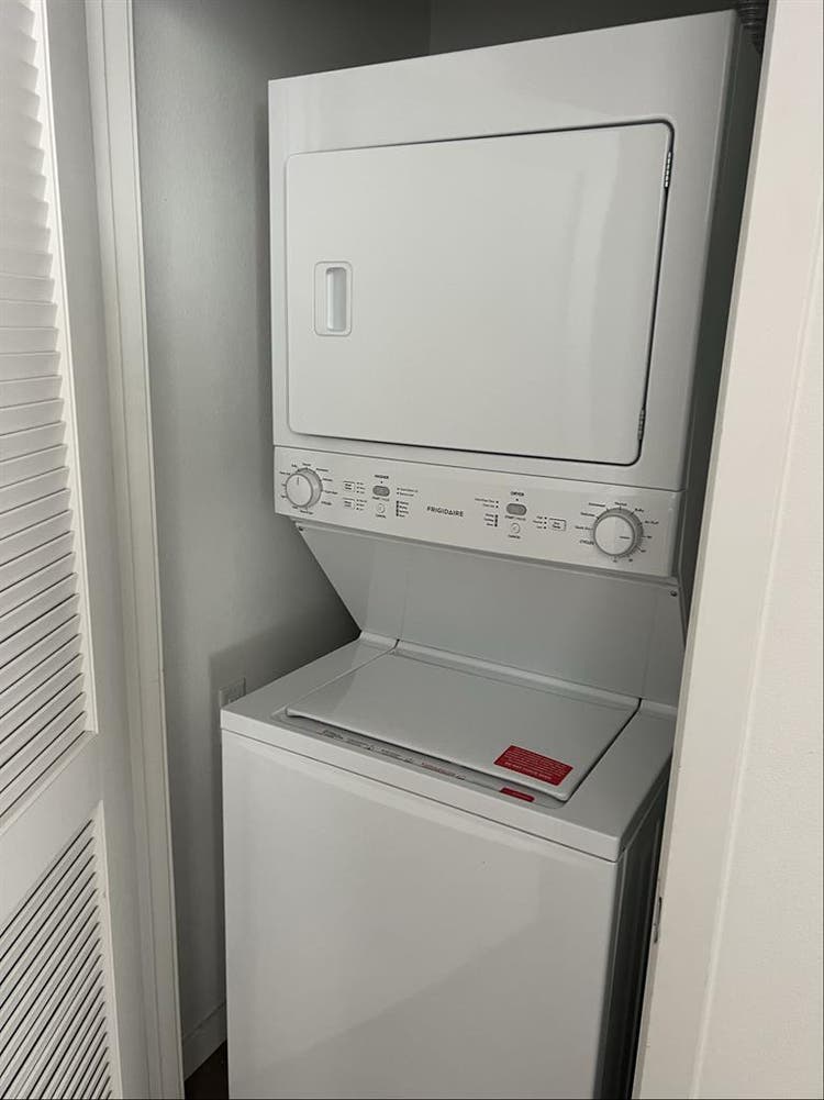 SHARE ROOM