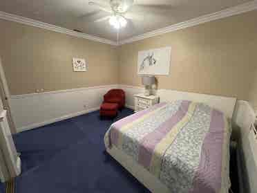Quite bedroom in golf course areaa