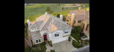 Quite bedroom in golf course areaa
