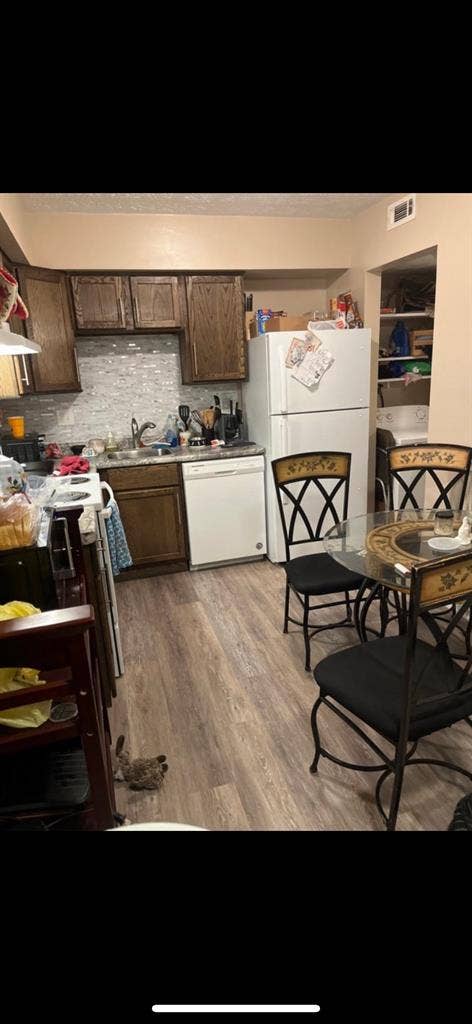 looking for a female roommate