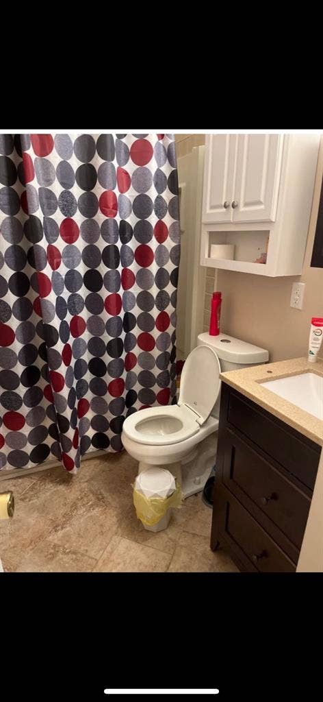 looking for a female roommate