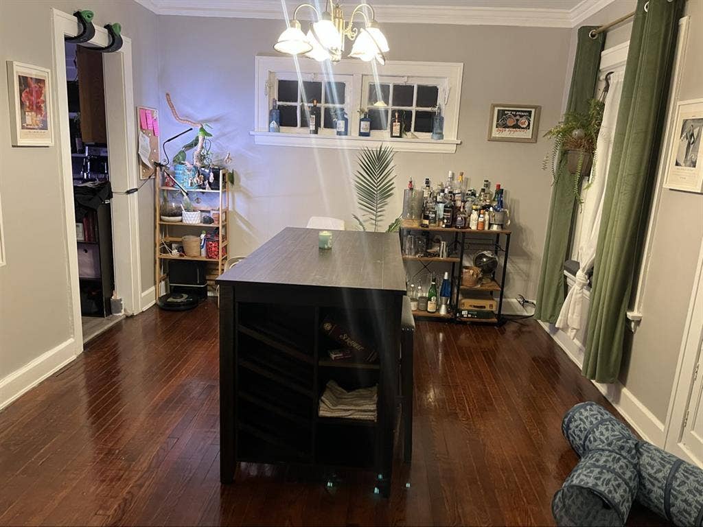 1 room in a house all inclusive