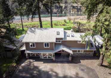 RIVER SIDE HOUSE - ROOMS AVAILABLE!