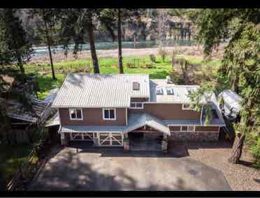 RIVER SIDE HOUSE - ROOMS AVAILABLE!