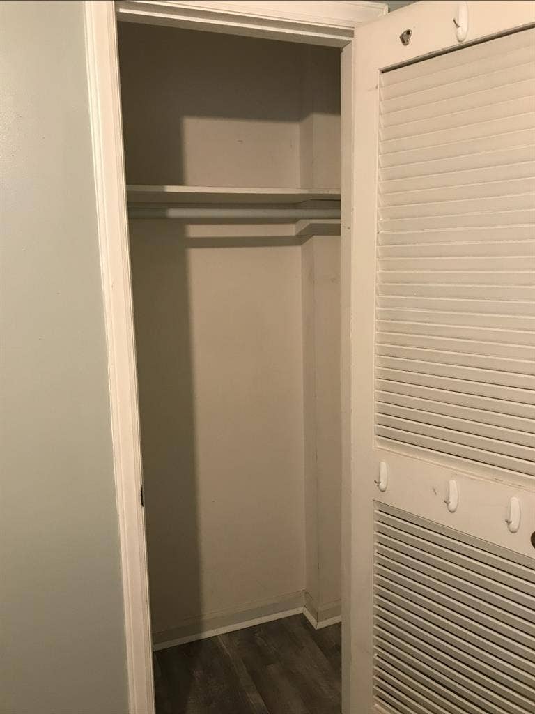 1 room vacant