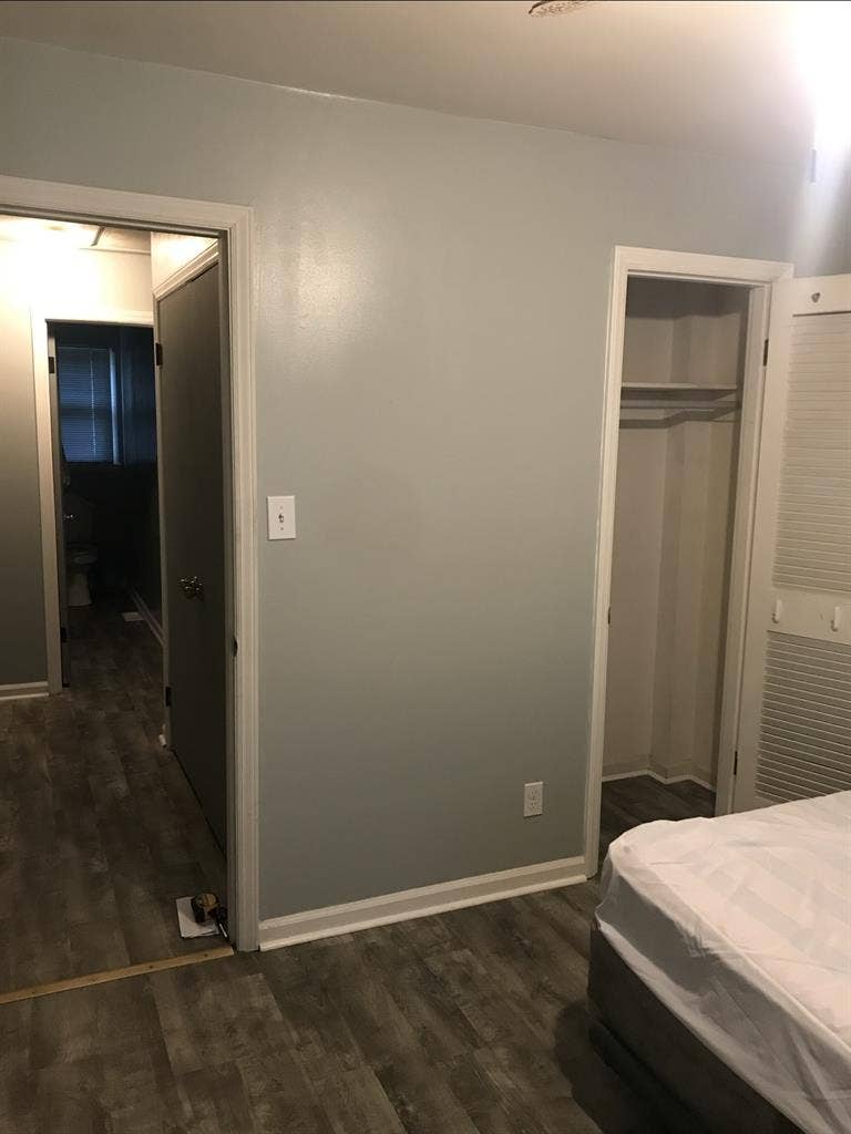 1 room vacant
