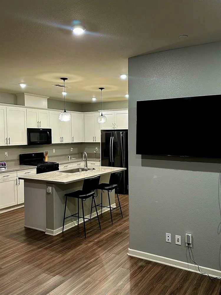 Room Perfect for Professionals!