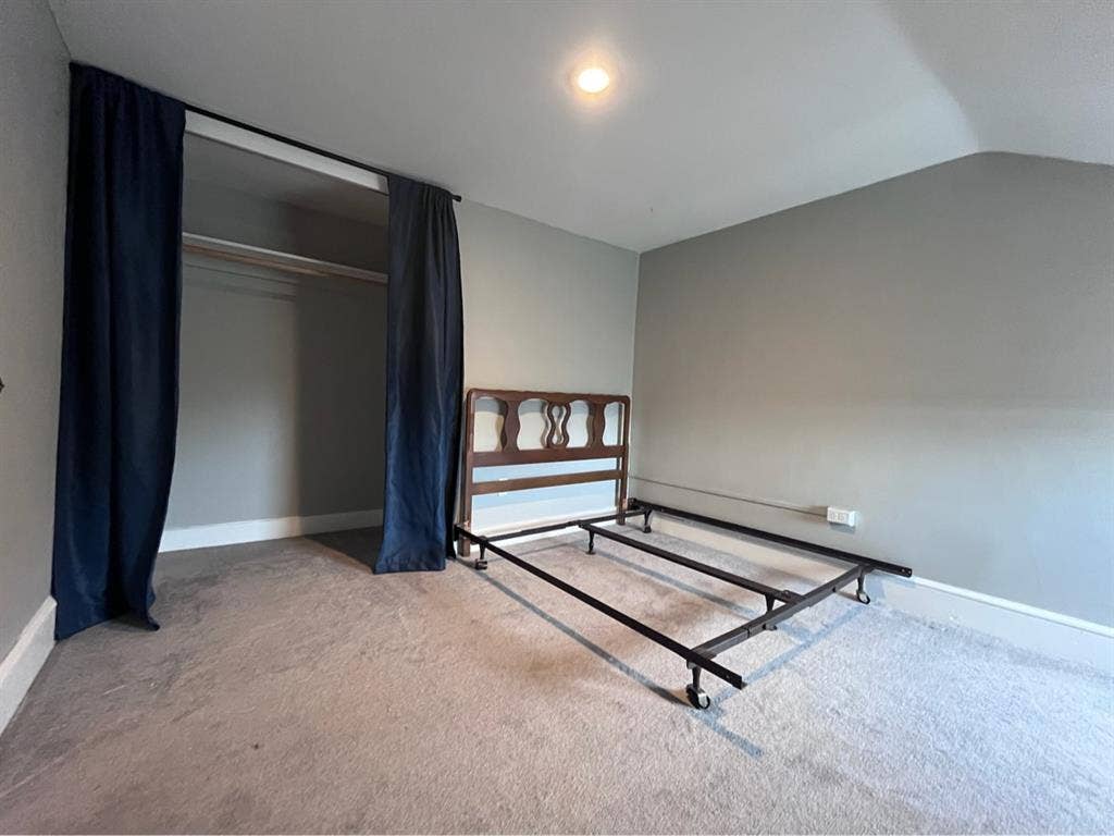 Room Available, quiet shared living