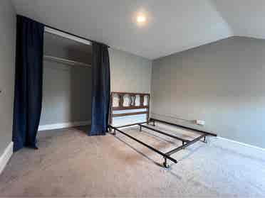 Room Available, quiet shared living