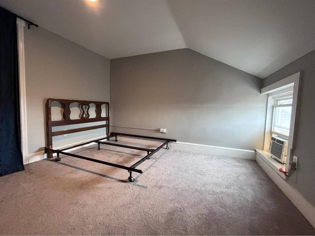 Room Available, quiet shared living
