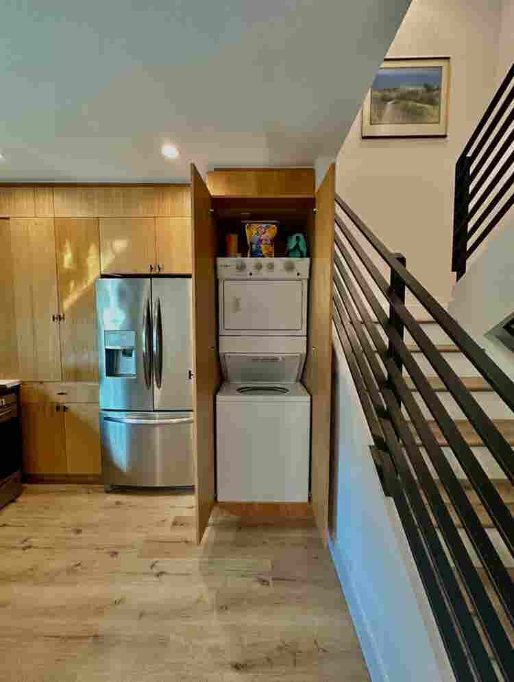 Hollywood 2-story condo