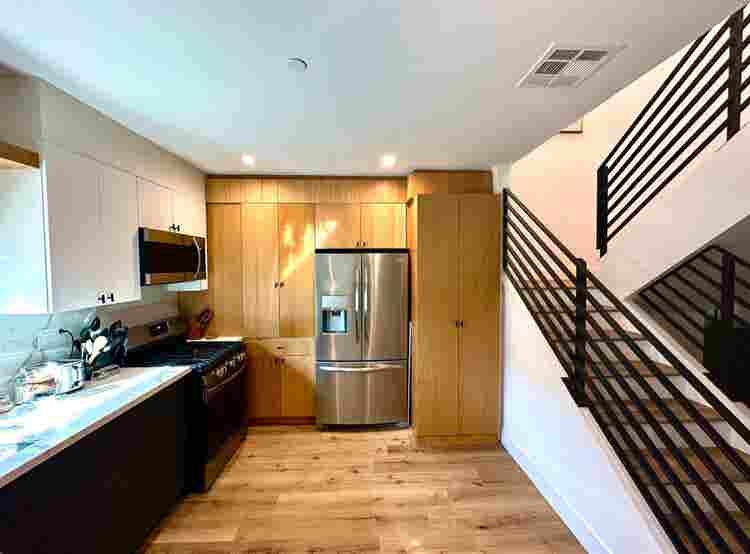 Hollywood 2-story condo