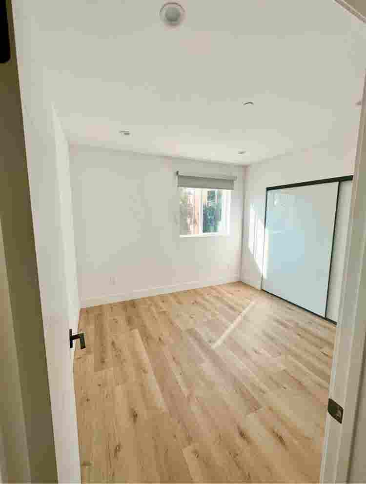 Hollywood 2-story condo