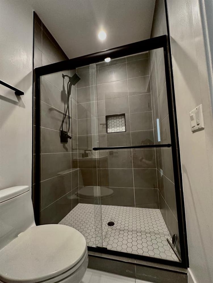 Hollywood 2-story condo
