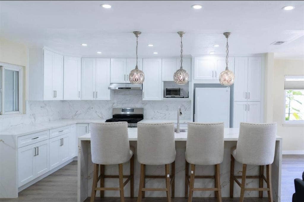 looking for roommates ASAP!!