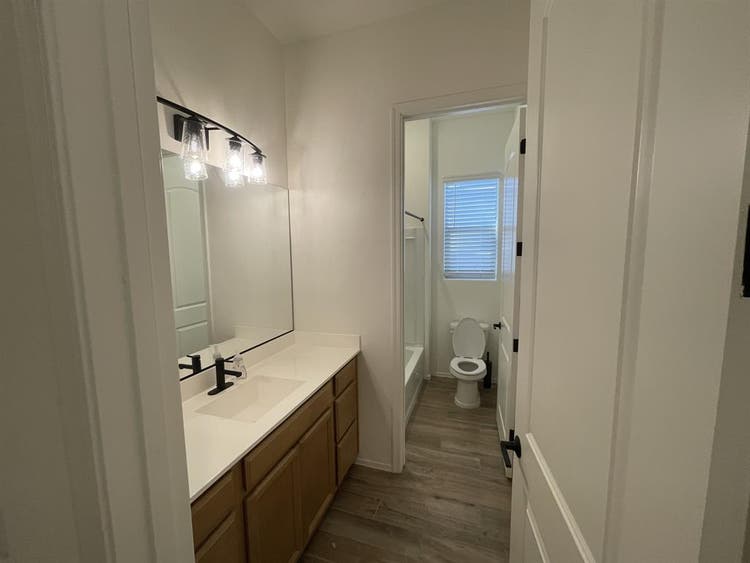 BEDROOM & BATHROOM