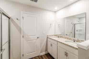 Unfurnished Rooms For Rent