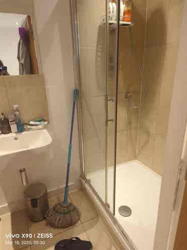Ensuite master bedroom to rent