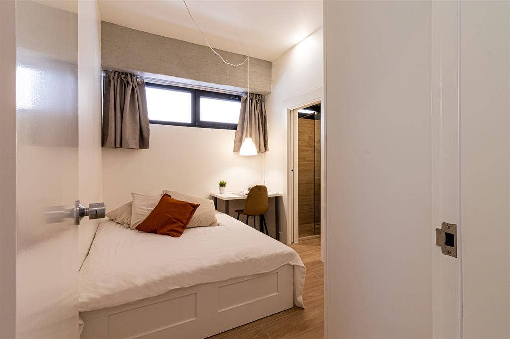 Room with private bathroom-Marvila