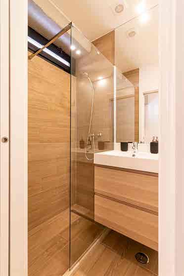 Room with private bathroom-Marvila