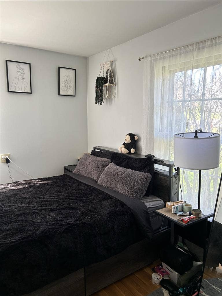 Room for rent in shared house