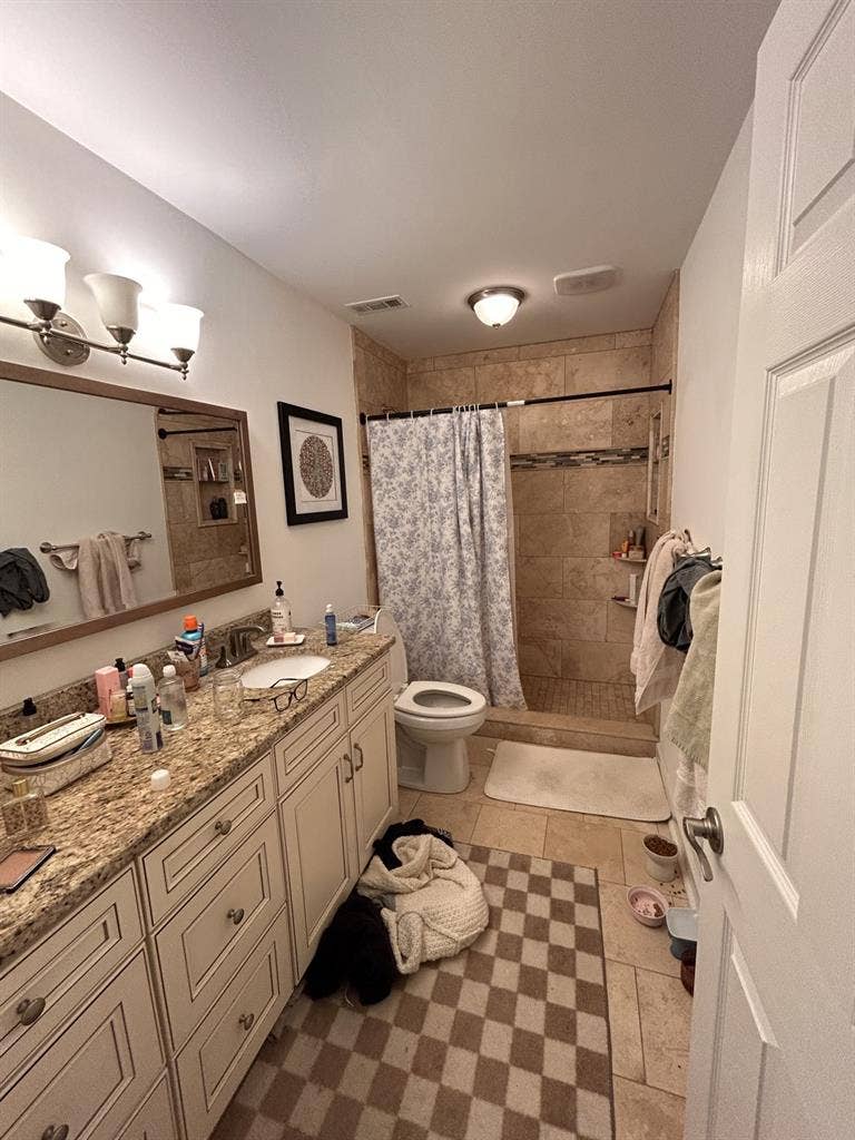 Room for rent in Greenhills!