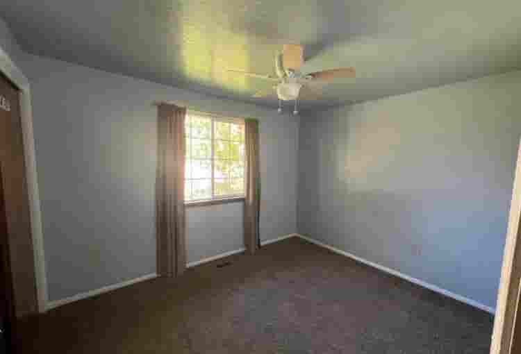 Cozy bedroom near College of Idaho!