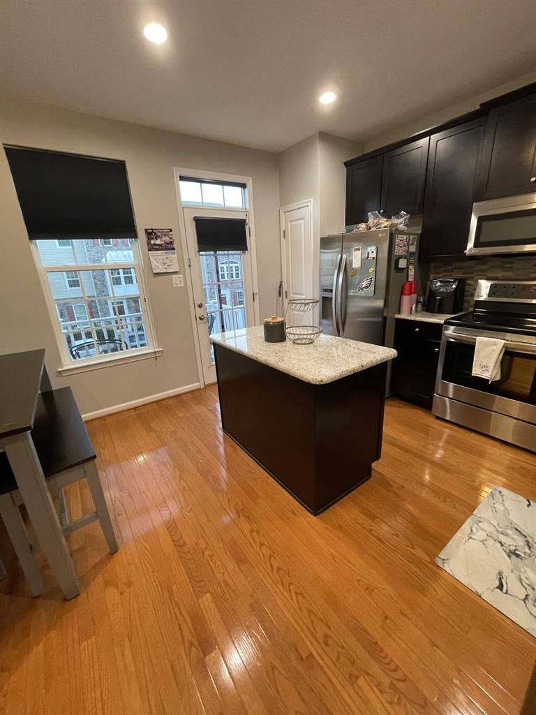 Spare bedroom for rent in townhouse