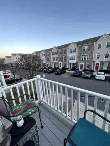 Spare bedroom for rent in townhouse