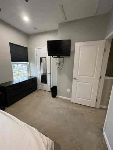 Spare bedroom for rent in townhouse