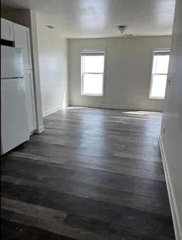 ISO 2 roommates in Marathon