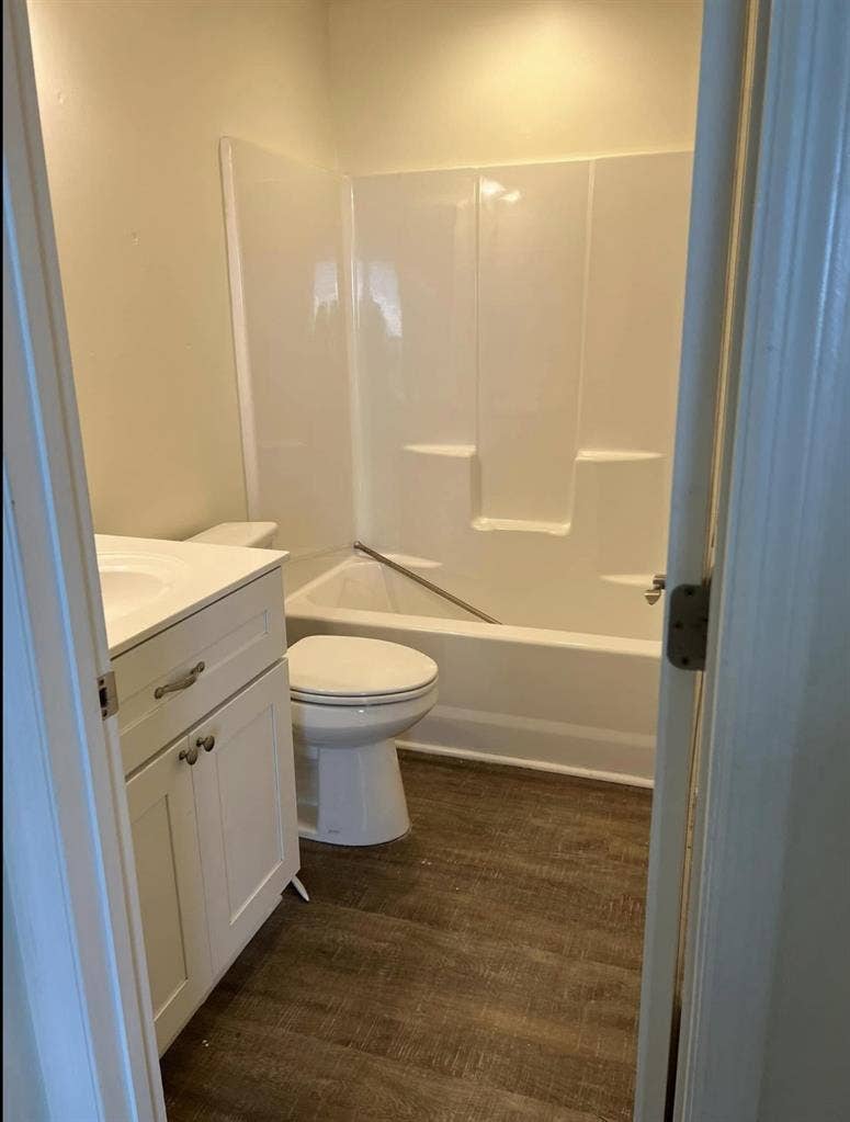 ISO 2 roommates in Marathon