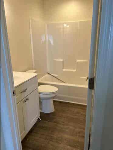 ISO 2 roommates in Marathon