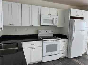 ISO 2 roommates in Marathon