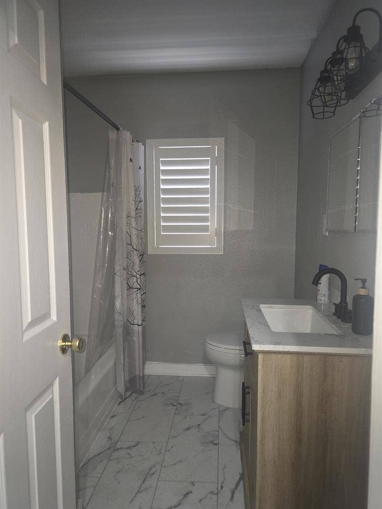 Rooms for rent in Norwalk.