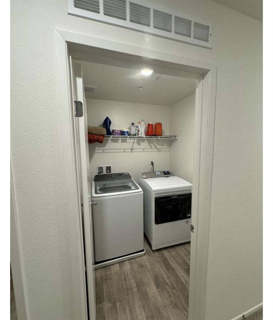 Room for rent in Perris w/ home gym