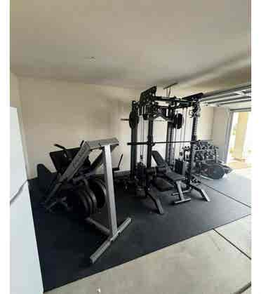 Room for rent in Perris w/ home gym