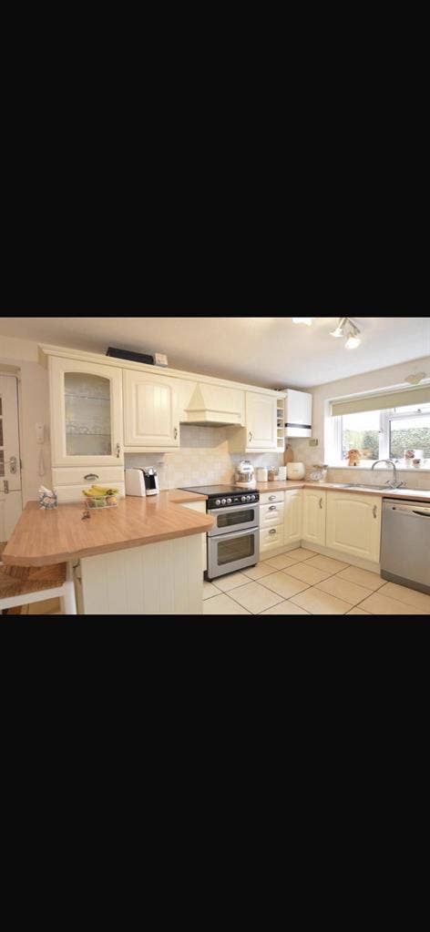 Double room available for female