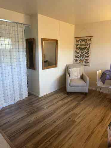 1 bedroom apartment for the summer!