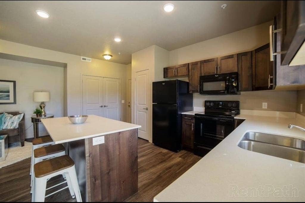Available for immediate move in!