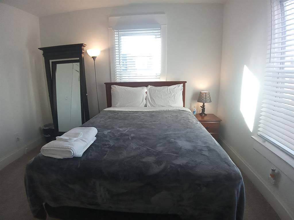 Cozy private room for rent