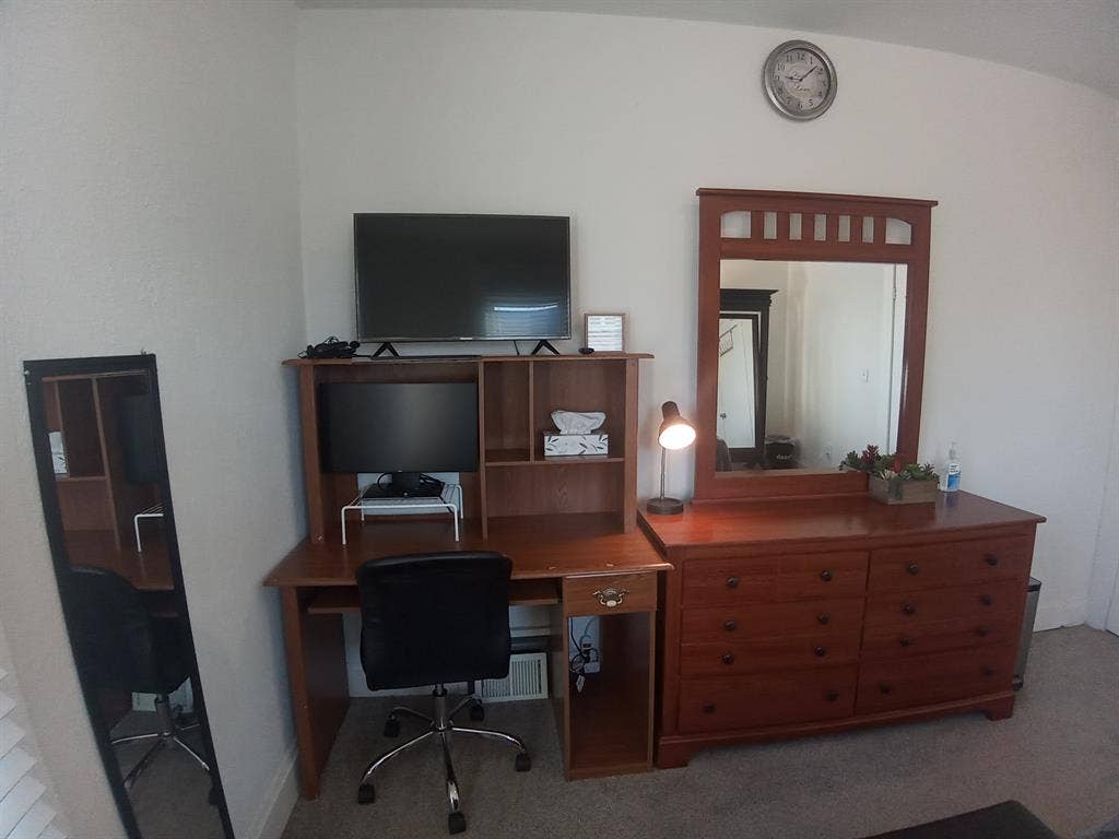 Cozy private room for rent