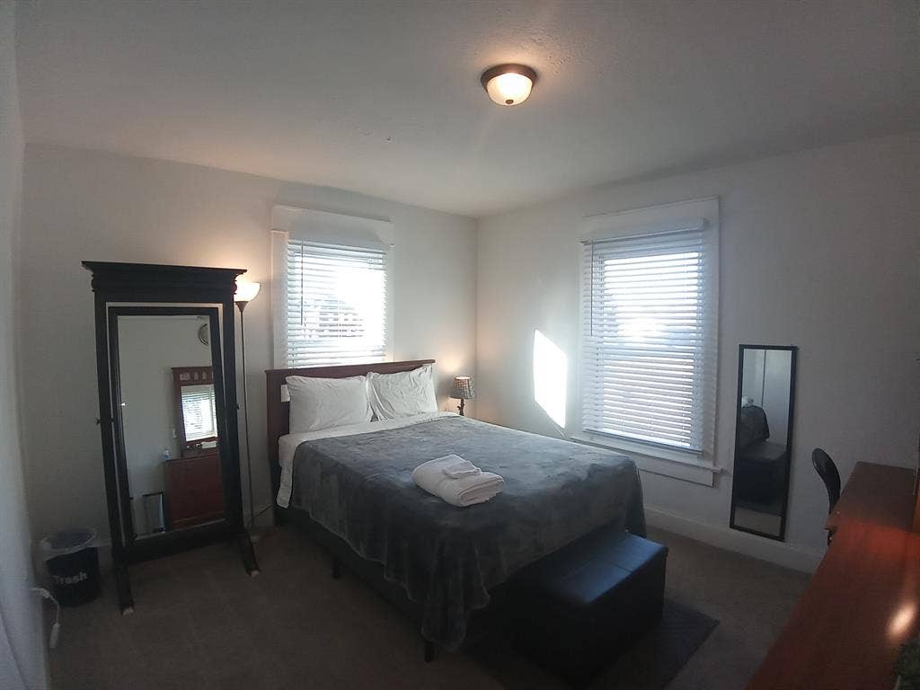 Cozy private room for rent