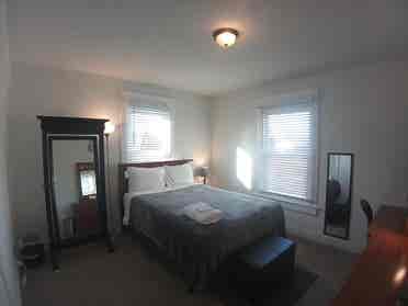Cozy private room for rent