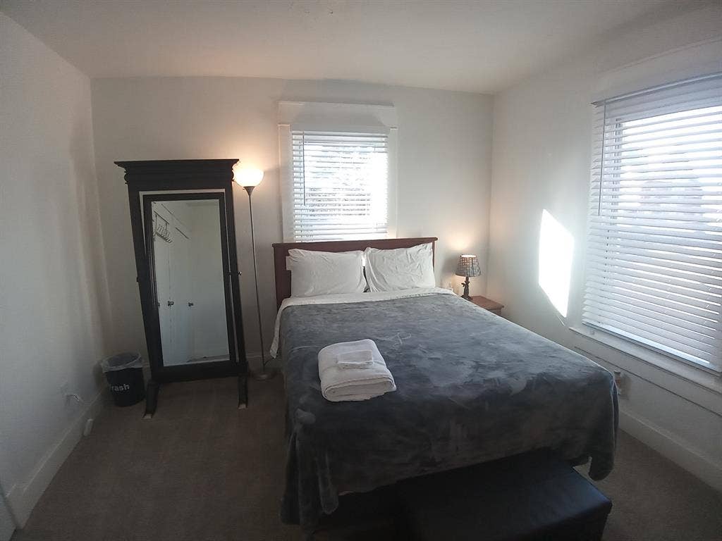 Cozy private room for rent